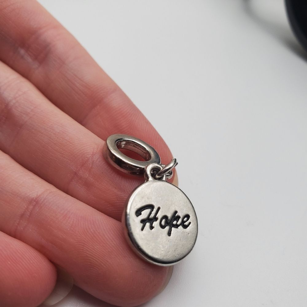 Hope charm‎ - Picture 2 of 2